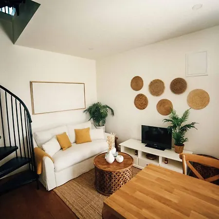 Seafront House - First Row To Sea Apartment