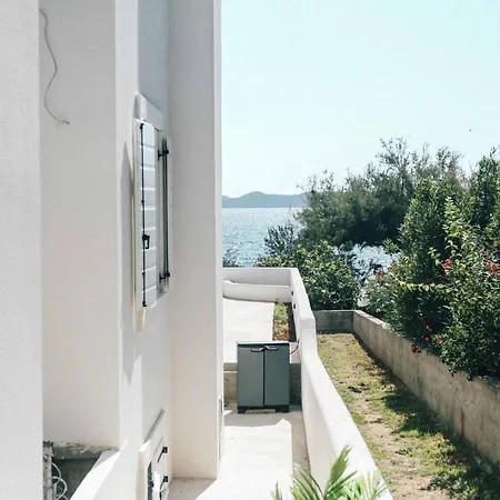 Seafront House - First Row To Sea *