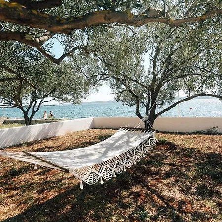 Seafront House - First Row To Sea Apartment